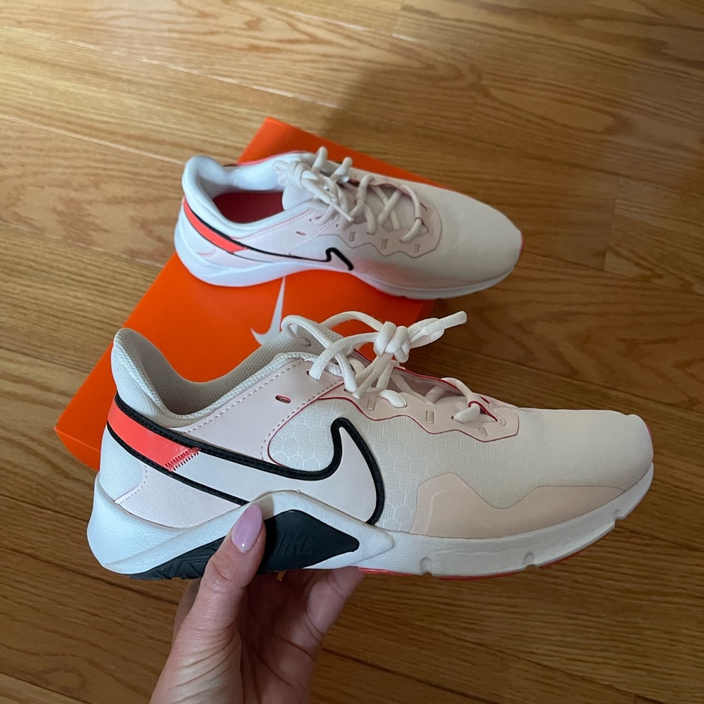 Nike Legend Essential 2 | 8.5